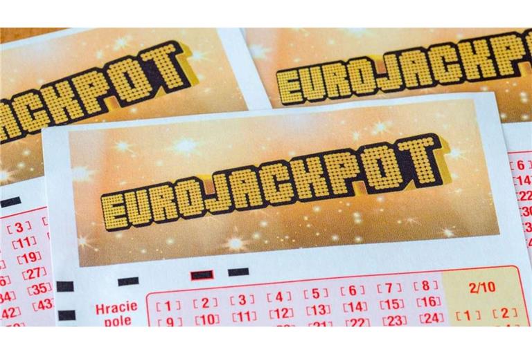 Viele Menschen hoffen jeden Dienstag und Freitag die richtigen Gewinnzahlen beim Eurojackpot getippt zu haben.