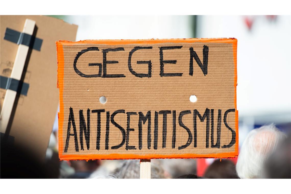 Juden in Deutschland unter Druck: Rias meldet 8.600 Vorfälle Viele Menschen in Deutschland wenden sich gegen Antisemitismus - im Alltag gibt es dennoch Tausende Vorfälle. (Archivbild)