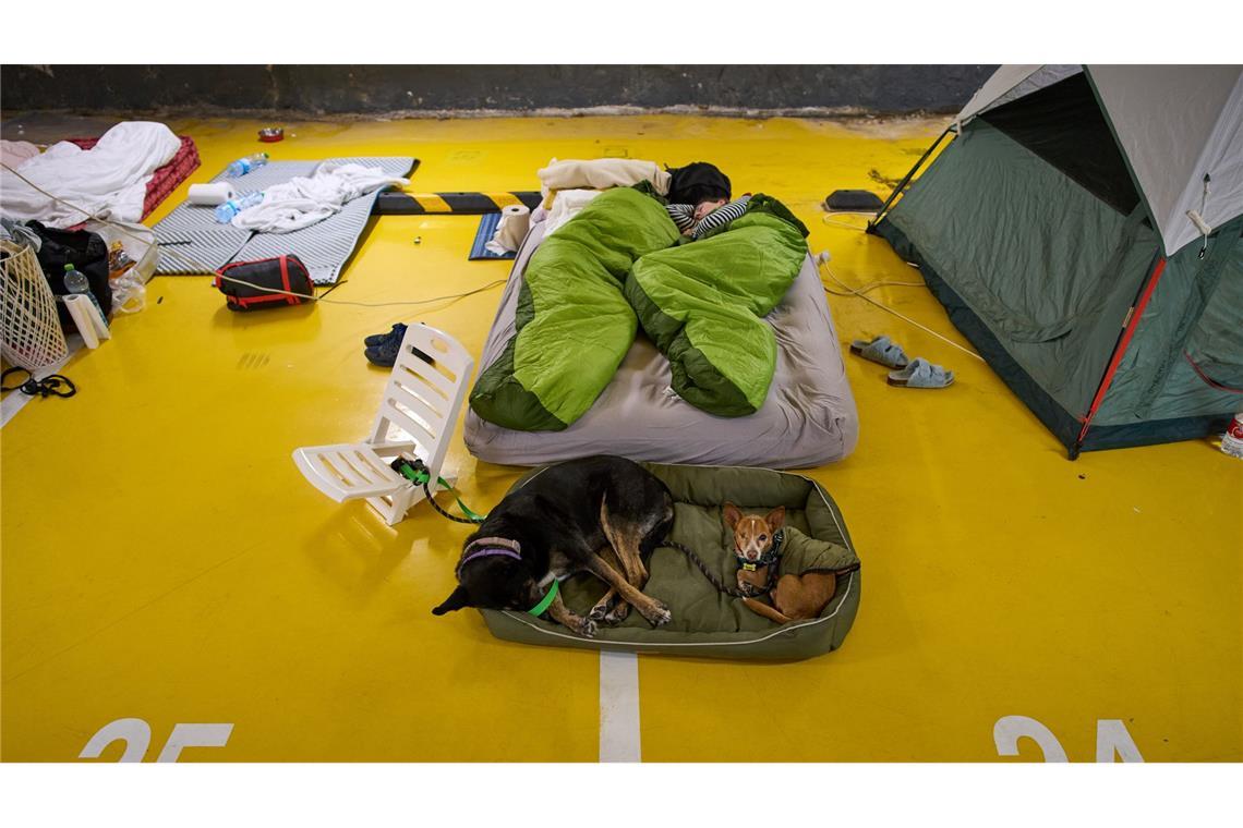 Viele Menschen in Israel schlafen derzeit in Tiefgaragen oder Schutzräumen. (Archivbild)