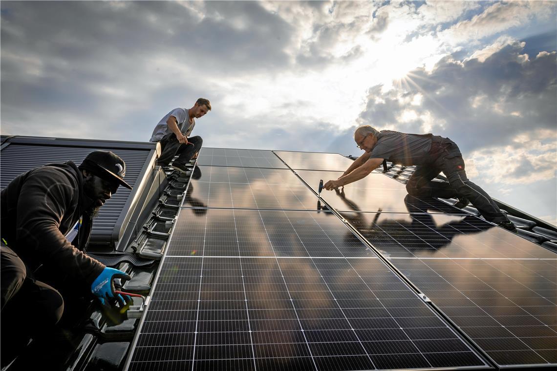 Rekord beim Solarstromausbau im Rems-Murr-Kreis Viele Menschen installieren Solaranlagen auf ihren Dächern. Archivfoto: Alexander Bercher