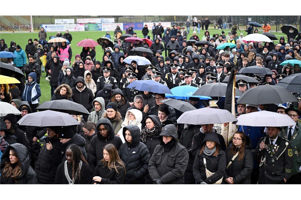Viele Menschen nahmen an der Trauerfeier teil. (Archivbild)