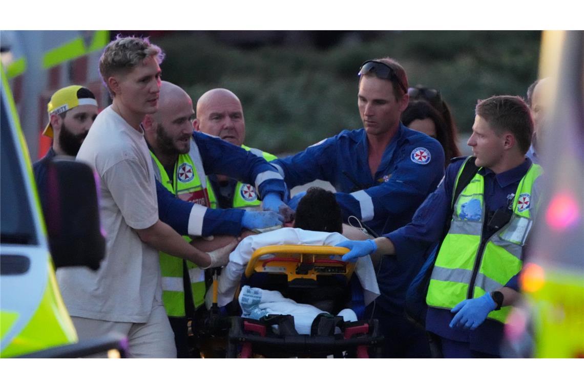 Viele Menschen sterben, Dutzende werden verletzt in Krankenhäuser gebracht.