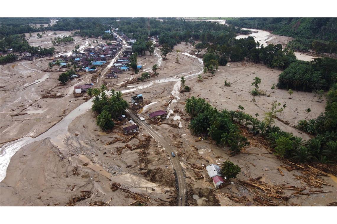 Viele Menschen warten noch immer auf Hilfe.