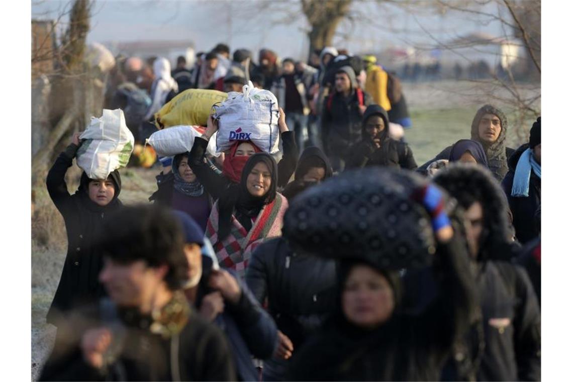 Viele Migranten versuchen die türkisch-griechische Grenze zu überschreiten. Foto: Emre Tazegul/AP/dpa