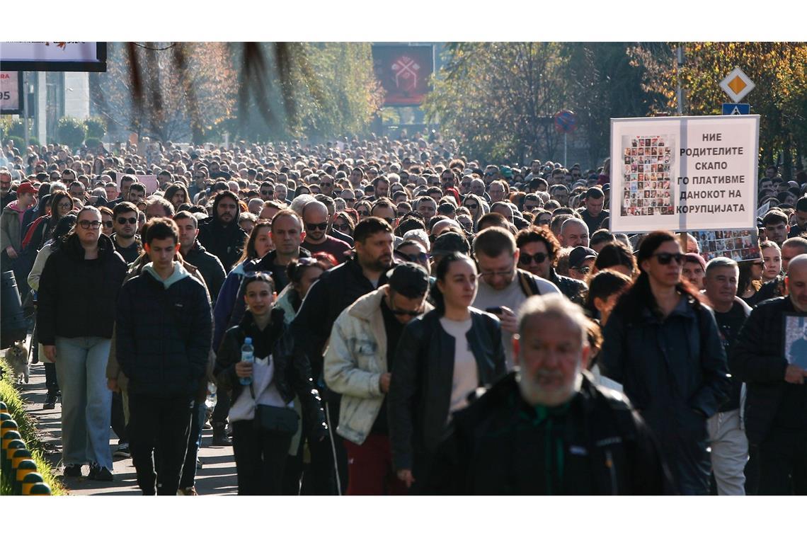 Viele Nordmazedonier machen Korruption als Hintergrund für den verheerenden Brand im Nachtclub von Kocani mit 63 Toten verantwortlich. Auch dies soll nun ein Prozess vor Gericht in Skopje klären.