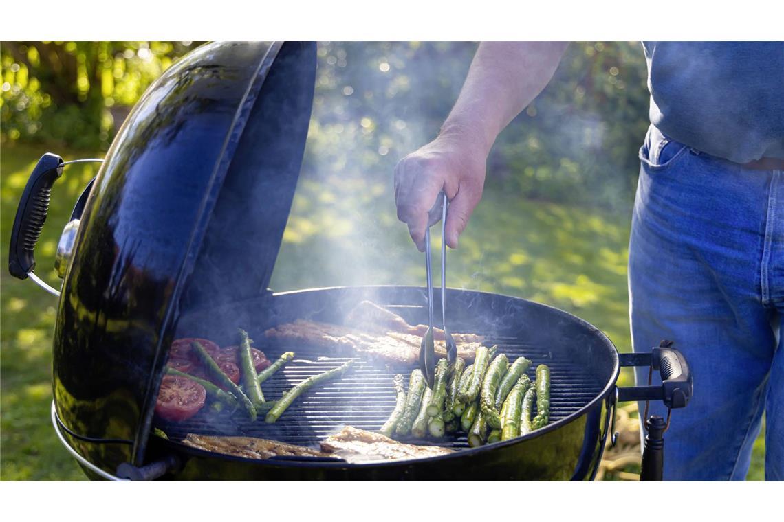 Viele nutzen den 1. Mai als Anlass für eine Grillparty. Doch dabei gibt es Regeln zu beachten (Symbolbild).
