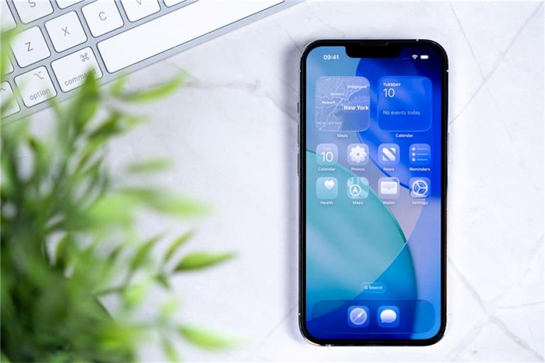Viele Nutzer stören sich an dem Liquid Glass in iOS 26.