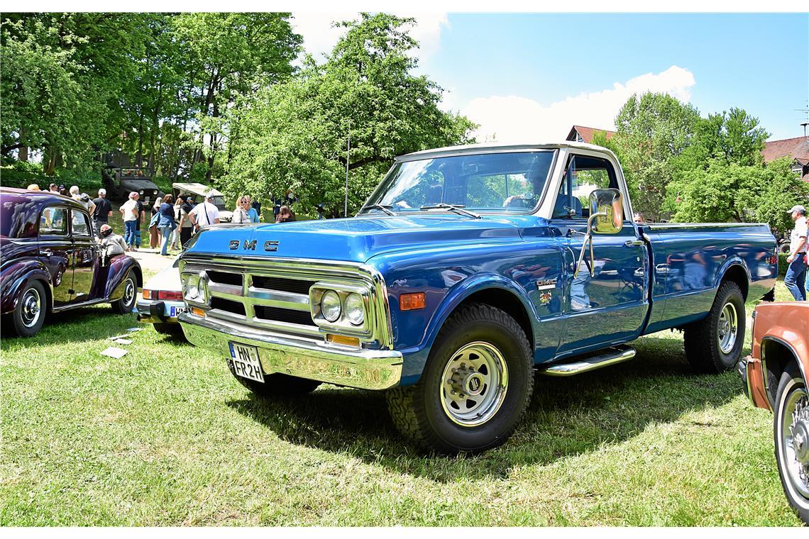 Viele Oldtimer wurden extra auf Hochglanz poliert und zeigen sich von ihrer best...