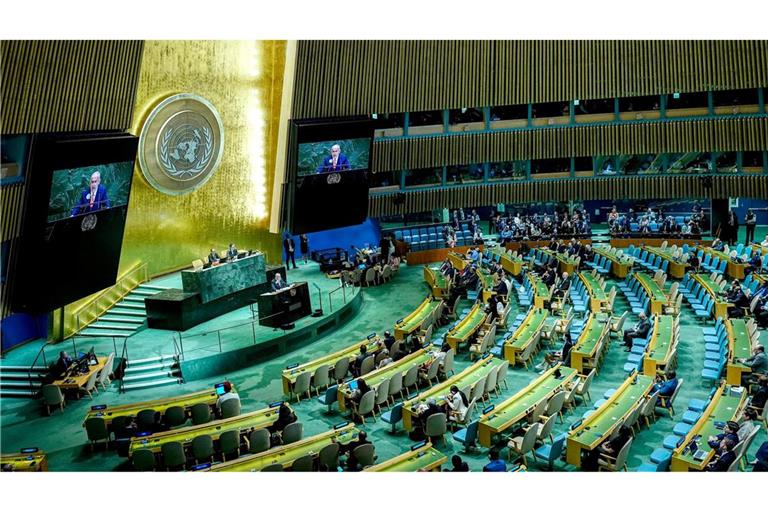 Viele Plätze blieben bei Netanjahus Auftritt leer.