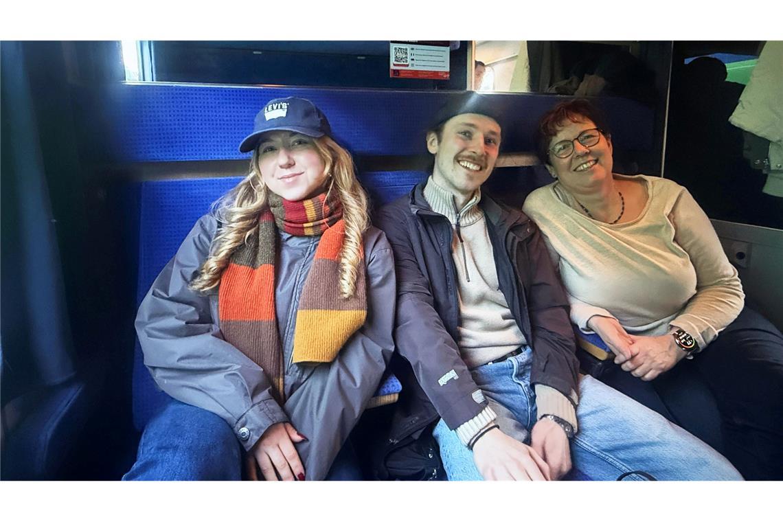 Viele Reisende freuen sich, dass es wieder einen Nachtzug zwischen der französischen und deutschen Hauptstadt gibt.