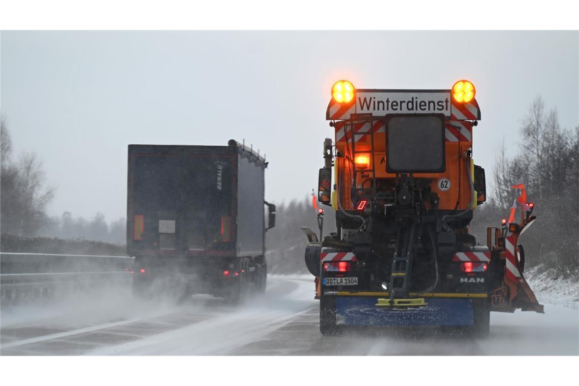 Viele Straßen sind kaum befahrbar.