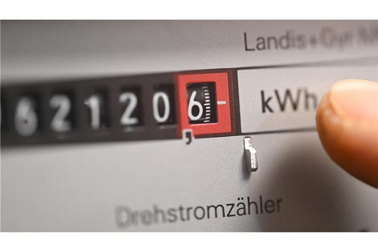 Viele Strom-Grundversorger haben schon die Preise gesenkt, weitere folgen. Der Grund: Gesunkene Netzgebühren und niedrigere Einkaufspreise. (Symbolbild)