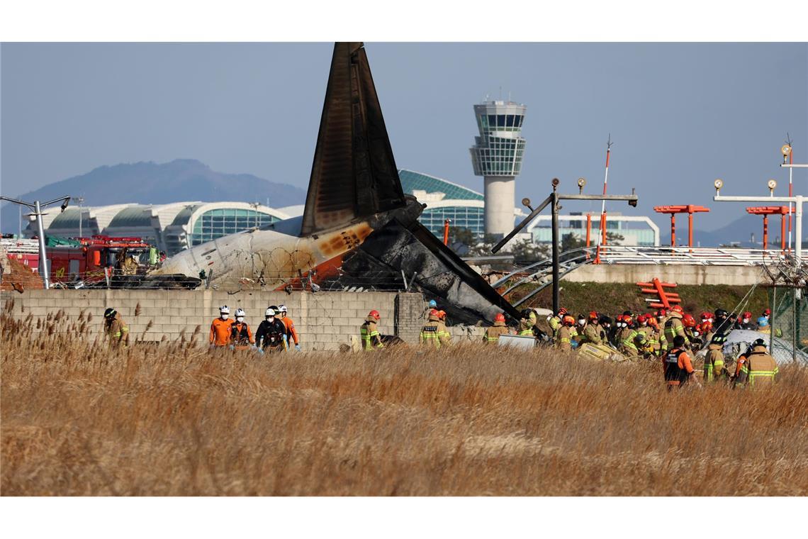Bilder des Tages Viele Tote gibt es beim Flugzeugabsturz in Muan.
