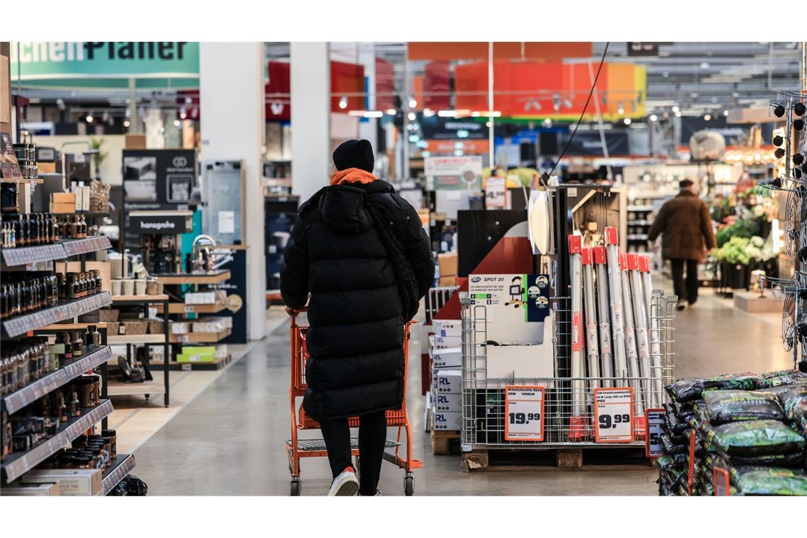 Viele Verbraucher kaufen Baumarktprodukte nicht mehr im Baumarkt, sondern in anderen Geschäften.
