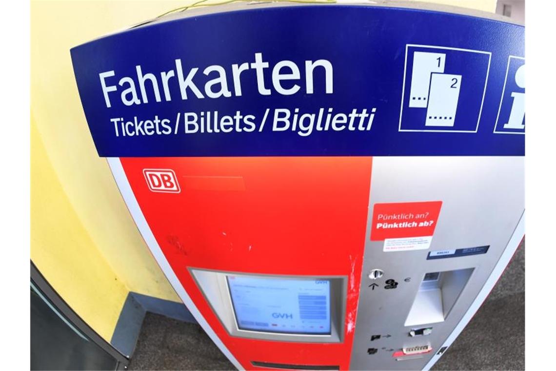 Vielerorts steigen die Fahrpreise für den Nahverkehr. Foto: Holger Hollemann