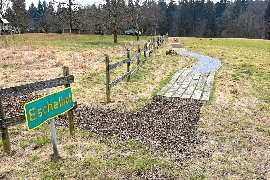 Vielfältige Spielmöglichkeiten, Grillstellen und der Barfußpfad locken auch Familien an.