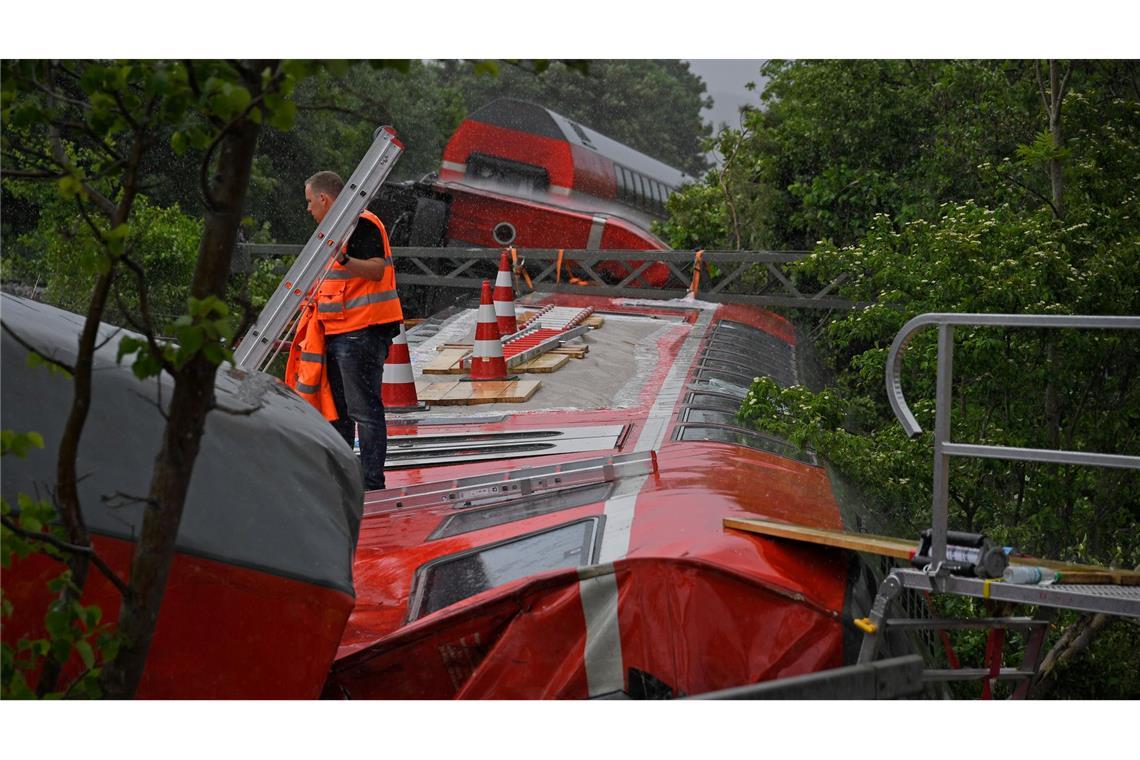 Vier Frauen sowie ein 13-Jähriger starben bei dem Unfall. (Archivbild)
