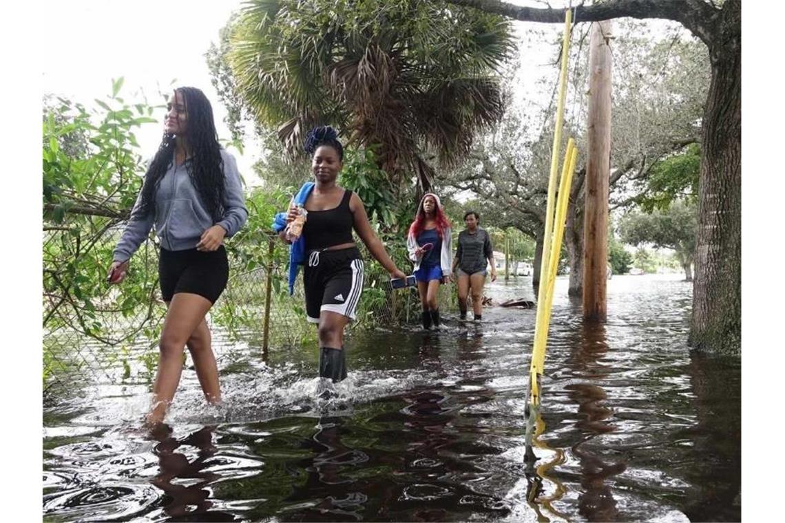 „Eta“ stürmt in Florida - Suche nach 100 Opfern beendet