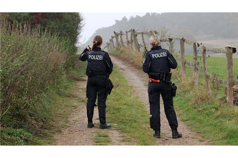 Vier Tage nach dem Verschwinden des achtjährigen Fabian in Güstrow ist in einem Wald eine Kinderleiche gefunden worden.