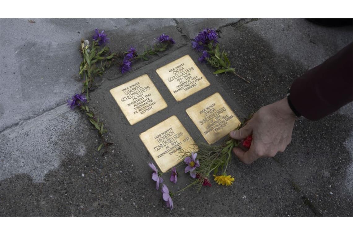 Vier von inzwischen 1083 Stolpersteinen in Stuttgart.