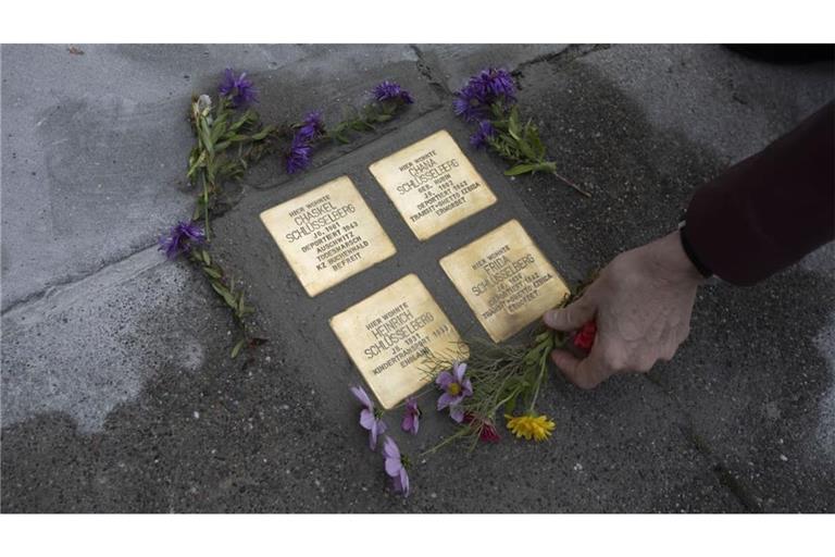 Vier von inzwischen 1083 Stolpersteinen in Stuttgart.