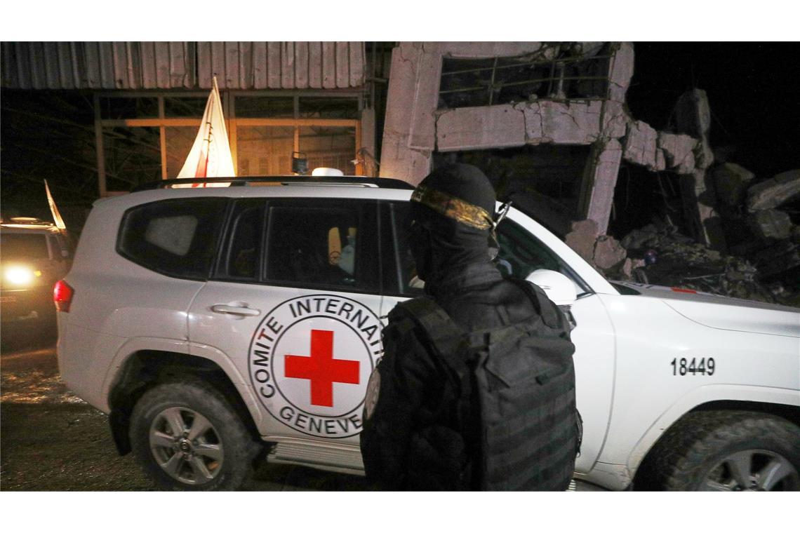 Vier weitere übergebene Leichen wurden zur Identifizierung in ein forensisches Institut in Tel Aviv gebracht.