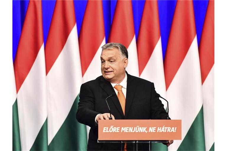 Viktor Orban hat immer wieder scharfe Attacken gegen die „Bürokraten in Brüssel“ geritten, sich aber mit Austrittsdrohungen bislang zurückgehalten. Foto: Anna Szilagyi/AP/dpa