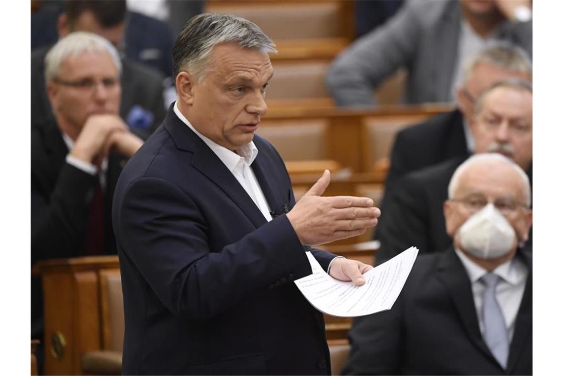 Viktor Orban während einer Rede im Parlament in Budapest. Foto: Tamas Kovacs/MTI/AP/dpa