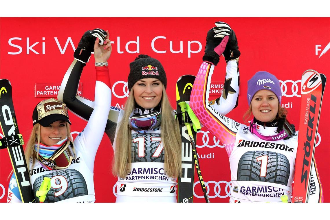 Titan im Knie, Siege im Kopf: Vonns wundersames Ski-Comeback Viktoria Rebensburg (r) traut Lindsey Vonn (M) Großes zu.
