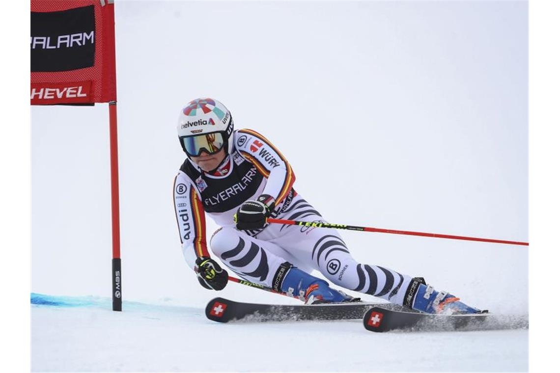 „Bissl enttäuscht“: Hundertstelpech für Rebensburg Viktoria Rebensburg verpasste in Courchevel knapp das Treppchen. Foto: Marco Trovati/AP/dpa
