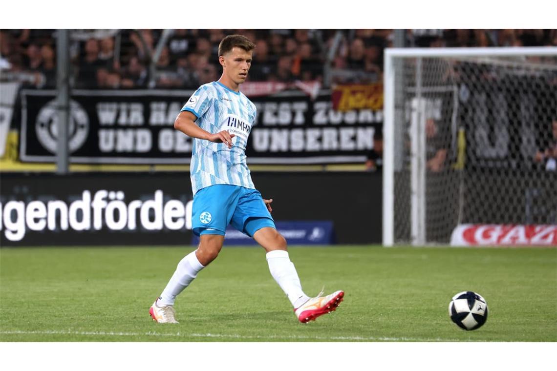 Vincent Schwab kam im Spiel gegen die SG Barockstadt Fulda-Lehnerz erstmals in dieser Saison von Beginn an im Abwehrzentrum zum Einsatz.