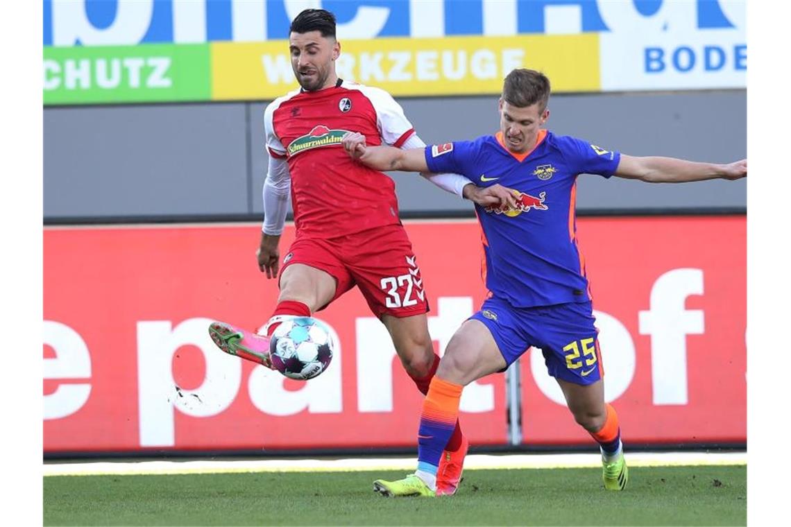 Freiburgs Grifo vor Duell mit Augsburg: „Bock auf Europa“ Vincenzo Grifo (l) in Aktion. Foto: Tom Weller/dpa/Archivbild