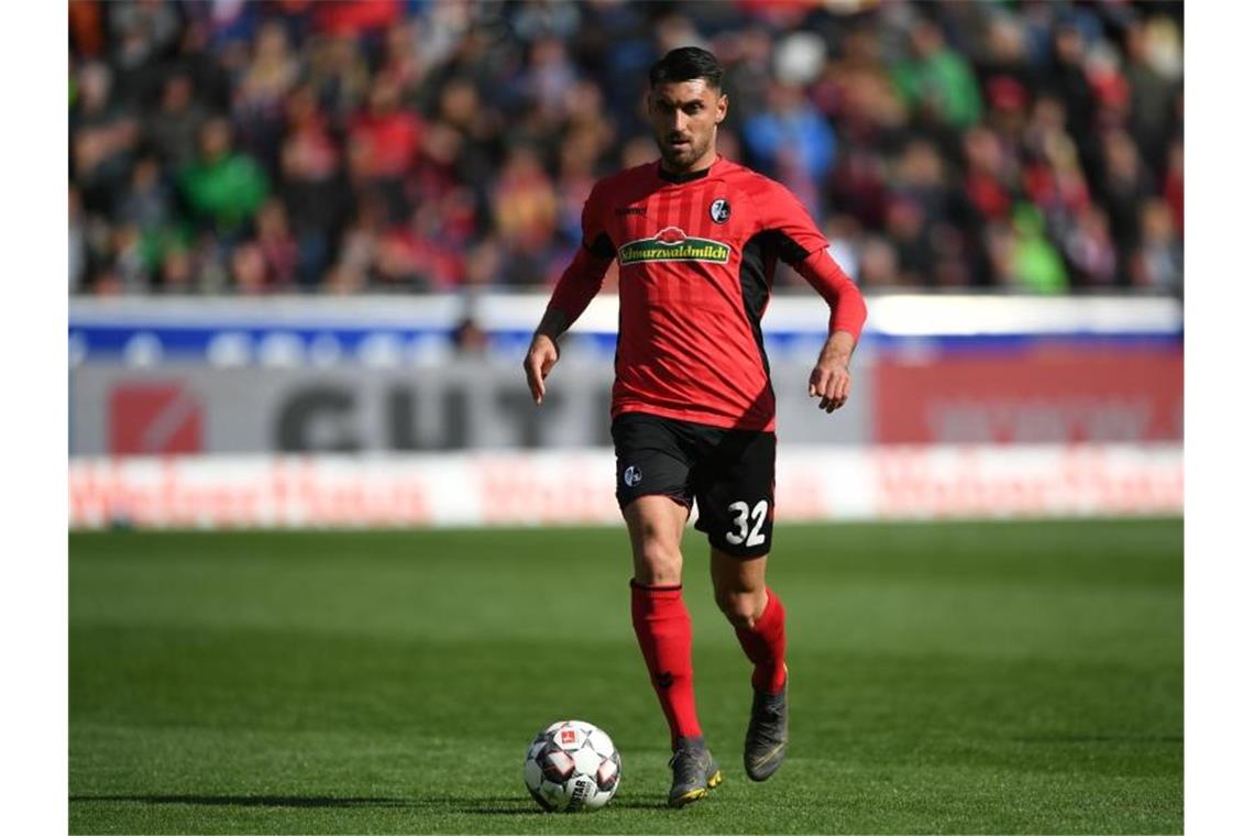 Vincenzo Grifo von Freiburg dribbelt mit dem Ball.Foto: Patrick Seeger/Archiv