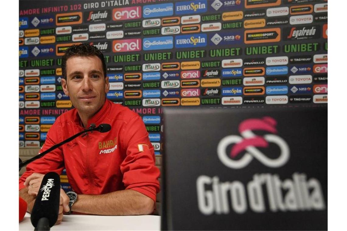 Giro garantiert Spektakel - Nibali will Altersrekord Vincenzo Nibali spricht bei einer Pressekonferenz zum Giro d'Italia. Foto: Alessandro Di Meo/ANSA/AP
