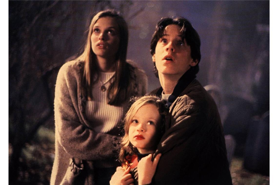Dieser Hexenfilm ist seit 30 Jahren Pflichtprogramm zu Halloween Vinessa Shaw, Thora Birch und Omri Katz (v.l.) nehmen es in "Hocus Pocus" mit den Hexen auf.