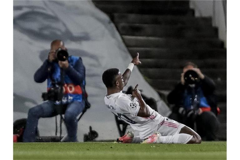 Vinicius Junior von Real Madrid jubelt nach seinem Führungstreffer. Foto: Manu Fernandez/AP/dpa