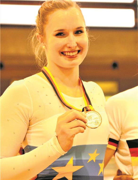 Viola Brand sichert sich Silber Viola Brand freut sich über die Silbermedaille bei der deutschen Meisterschaft. Foto: W. Schwarz