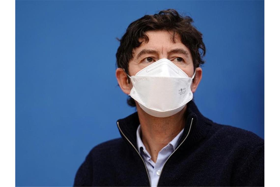 Drosten warnt vor zu früher Durchseuchung Virologe Christian Drosten hält eine Durchseuchung zum jetzigen Zeitpunkt für gefährlich. Foto: Kay Nietfeld/dpa