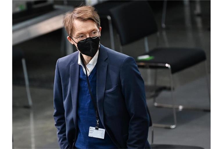 „Virus verschwindet nicht von heute auf morgen“: Gesundheitsminister Karl Lauterbach. Foto: Britta Pedersen/dpa