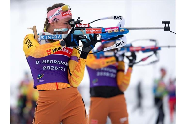 Visieren in Nove Mesto gute Platzierungen an: Denise Herrmann (l) und Franziska Preuß. Foto: Sven Hoppe/dpa