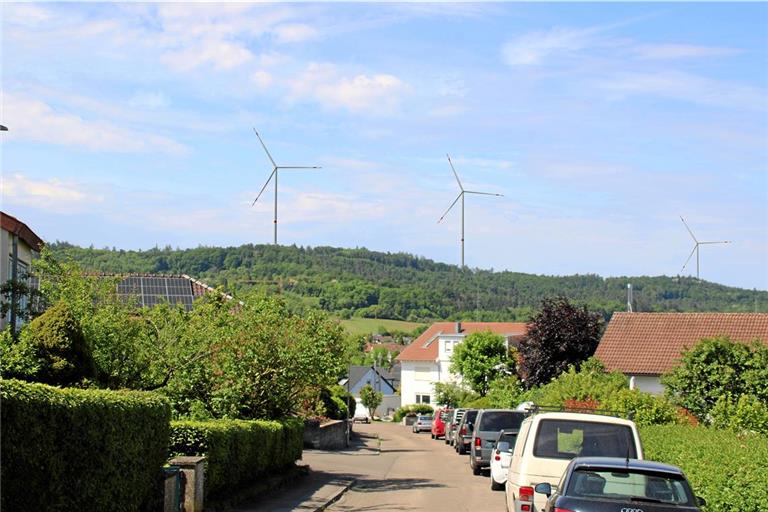 Visualisierung: So könnte der Windpark vom Amselweg in Allmersbach im Tal aus aussehen. Visualisierung: Uhl Windkraft
