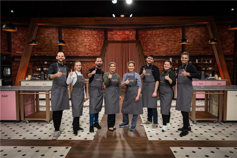 (v.l.n.r.) Michael, Lina, Sven, Gina, Vera, Péter, Anna, Alireza sind die "Profis" in der neuen Staffel beim großen Backen.