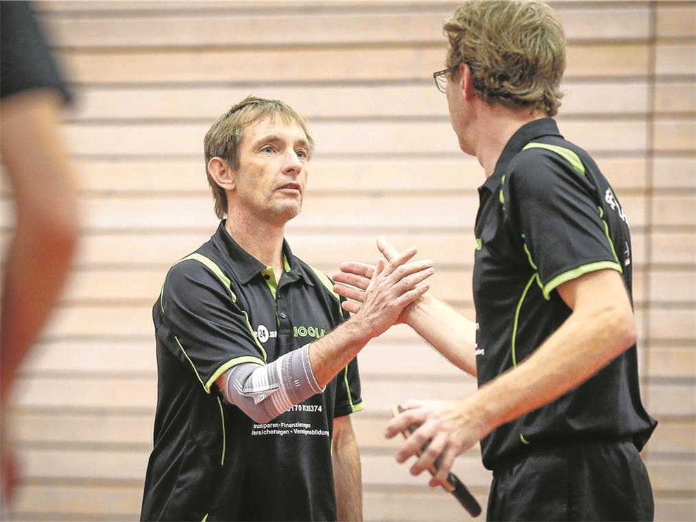 Volker Jocher (links) und Cristof Erkert gewannen mit Großerlach. Foto: A. Becher