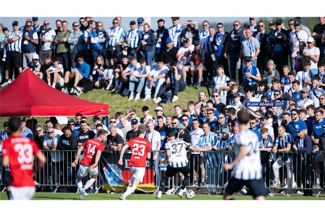 Volksfeststimmung auf den Rängen des Panoramastadions.