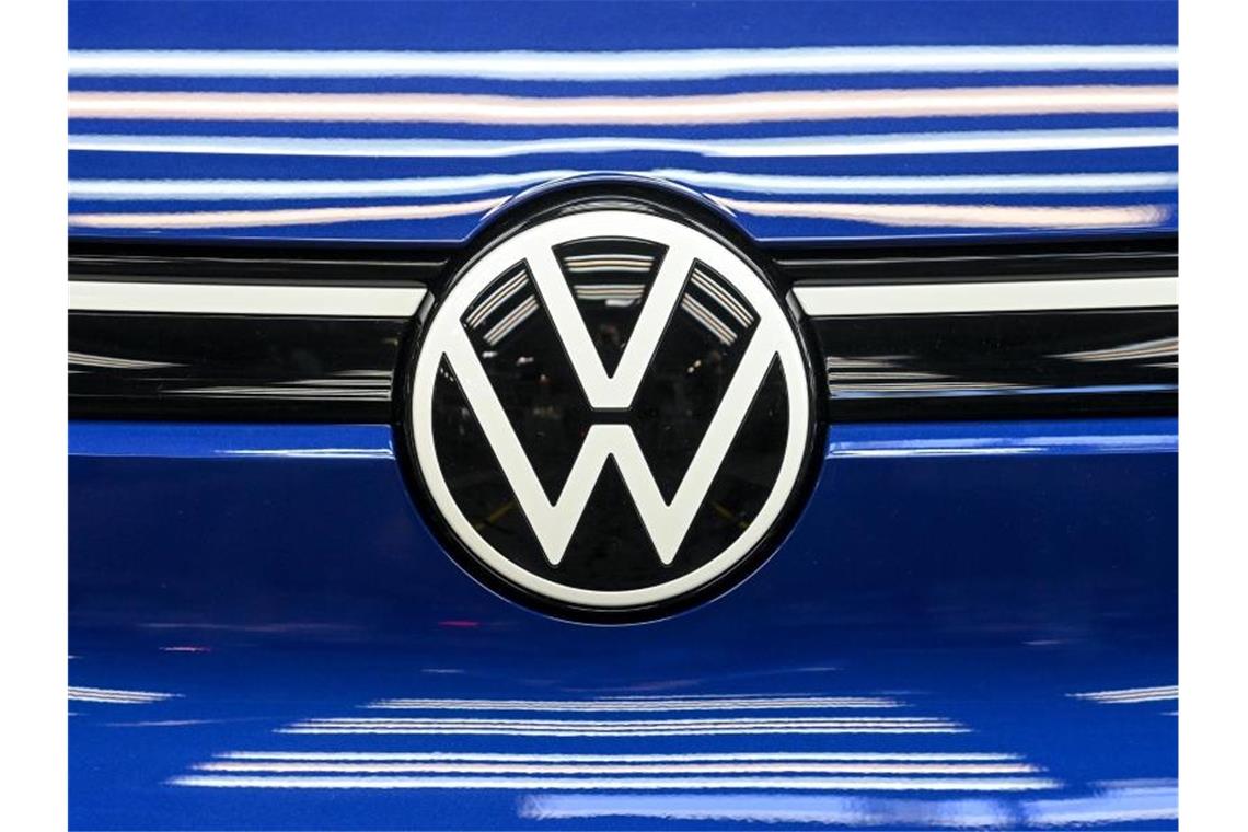 Volkswagen wird die europäischen CO2-Ziele mit seiner Autoflotte in diesem und wohl auch im nächsten Jahr voraussichtlich nicht erreichen. Foto: Hendrik Schmidt/dpa-Zentralbild/dpa