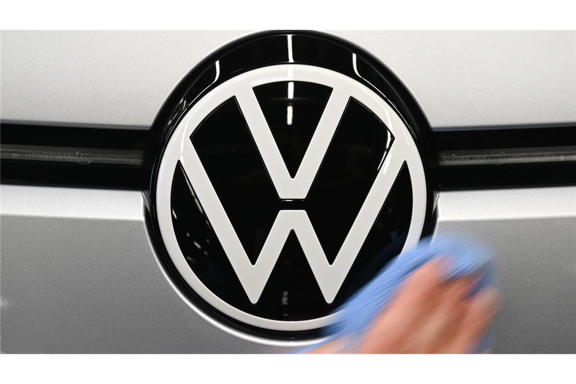 Neuer Chip-Lieferant soll VW vor Produktionsstopp retten Volkswagen zeigt sich zuversichtlich, Produktionsstopps wegen fehlender Halbleiter noch abzuwenden. (Symbolbild)