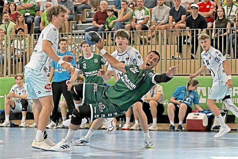 Voll reinhängen wie hier Ruben Sousa – das fordert Trainer Rui Silva von seiner Mannschaft. Archivfoto: Tobias Sellmaier