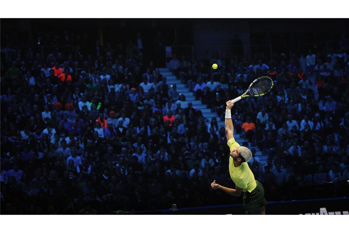 Volle Konzentration beim Aufschlag: Carlos Alcaraz.