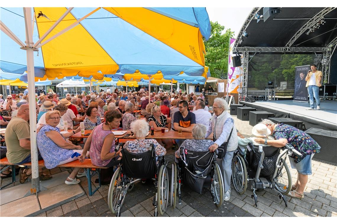 Volle Tische beim Seniorennachmittag im Biegel. 