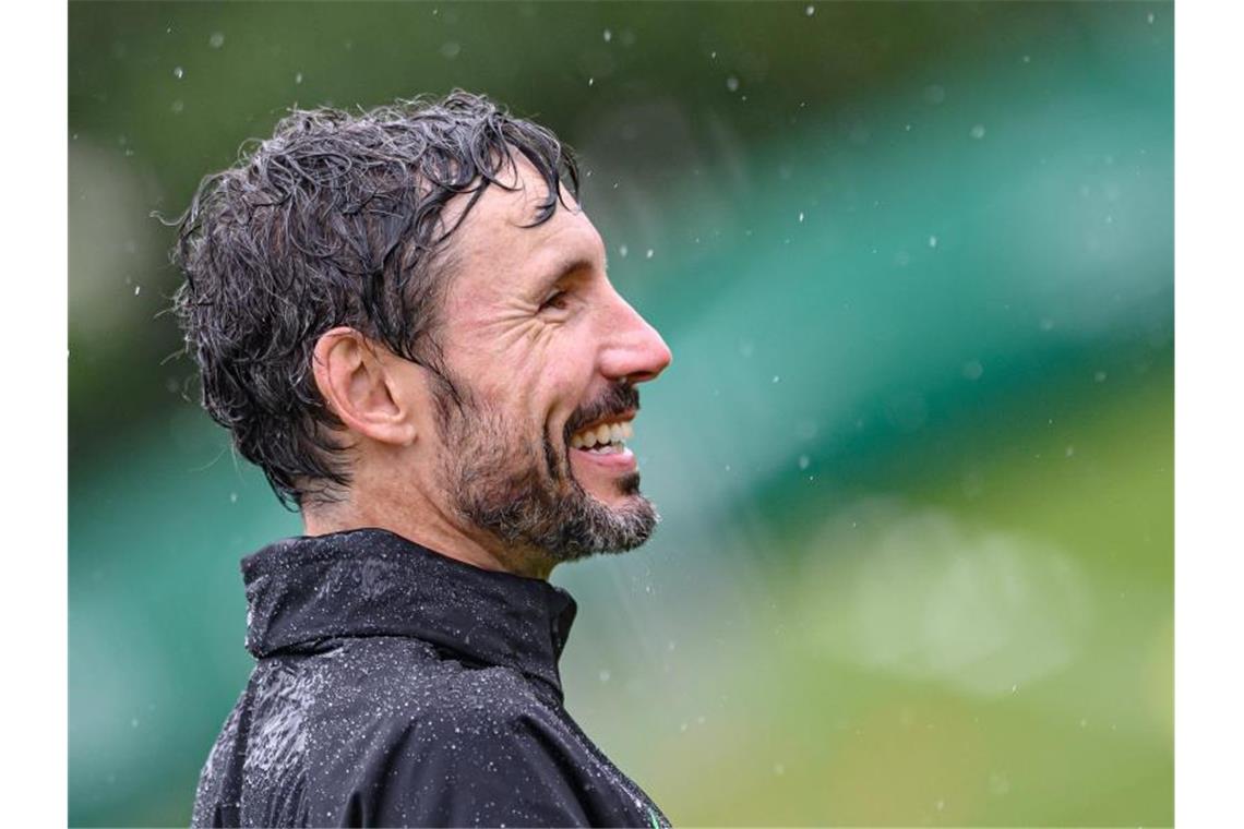 „Highlight“: VfL freut sich auf Champions-League-Comeback Voller Vorfreude auf die Champions League: Wolfsburgs Trainer Mark van Bommel. Foto: Swen Pförtner/dpa
